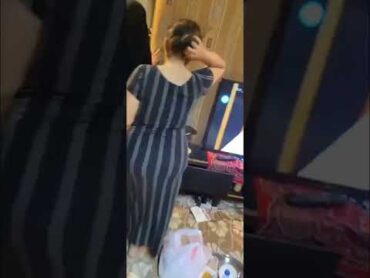 ديوث يصور أمه
