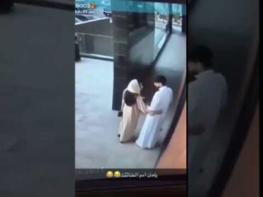فتاة سعودية تتحرش بزميل لها في العمل