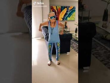 الرقصة اللي جننت العالم (عجوز ترقص)😨😂😂