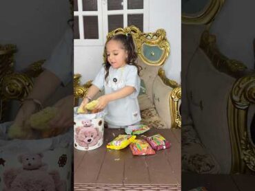 بنت صغيرة ترمى الاندومى فى الزبالة اللى مرات ابوها جيبهولها محمد رانجو