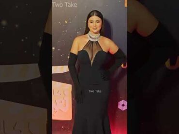 هدي الاتربي بـ فستان جرئ فى حفل تكريمها عن مسلسل العتاولة