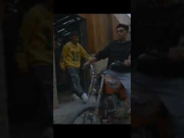 كليب محكمه ودخلنا علي المفرمه ( افتري و عوجلي شعره لورا ) عصام صاصا الكروان  توزيع كيمو الديب