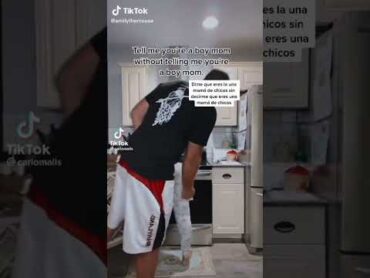 يلقون التحية على أمهم بضرب مؤخرتها 😜 Weird way to say hi mommy shorts