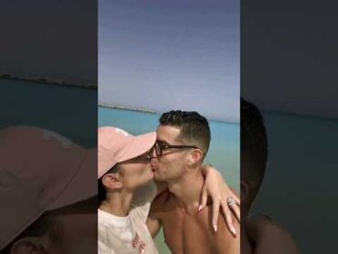 🌟Ronaldo kissing Georgina😍📸  football