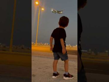 وقفة الخوف 🤣 يخاف من الطيارات✈️طيارات  shorts