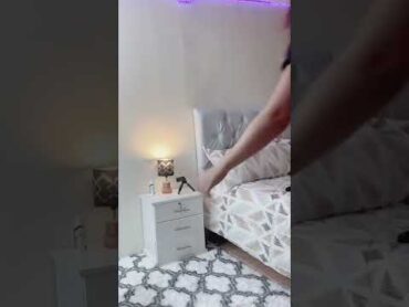 انا في غرفه النوم بملابس الجفافshorts
