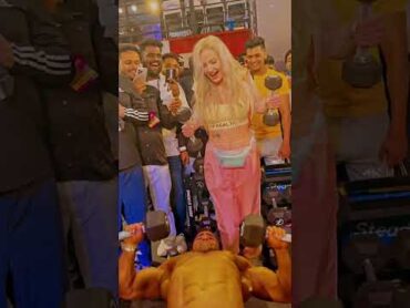 هل تجلس المرأه في وجه الرجل في الصالات الرياضيه؟😂 Do women sit in the face of men in the gyms?
