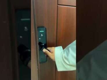 قفل باب ذكي يمكنك فتحه عبر الهاتف