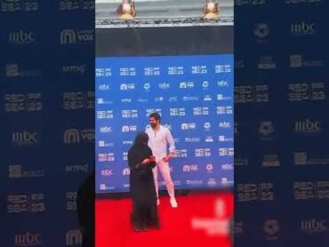 بوراك اوزجيفيت يحرج فتاة منقبة! هواكم بوراك اوزجيفيت بوراك