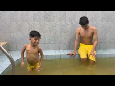 تحدي المسبح الحار ودرجة الحراره 45🔥