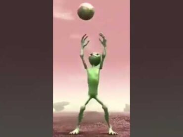 الرجل الاخضر يلعب الكرة رقصة دامي توكوسيتا الرجل الاخضر shorts