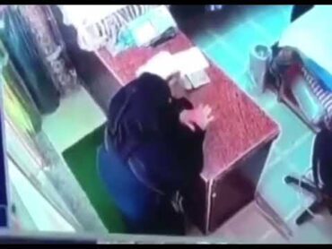 شاهد تحرش الست المنقبة بعامل المغسلة !تحرش جديد ومختلف بطلتها سيدة تحاول اغت..صاب رجل