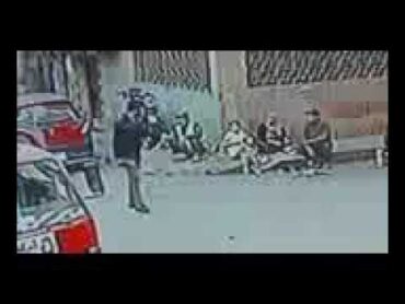 فضايح المنوفية شبين الكوم البلطجى يونان الخواجة يتعدى على عامل نظافة ب منطقة البر الشرقى انتظروا2