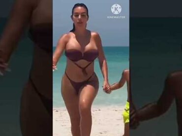 جورجينا رودريغيز الجميله تتألق على الشاطئ