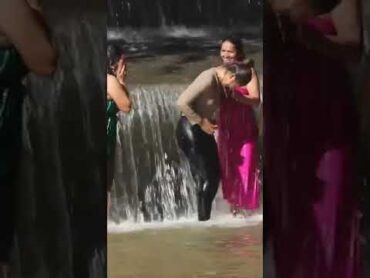 Women open bath salinadi