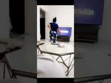 دويثان يصور اخته