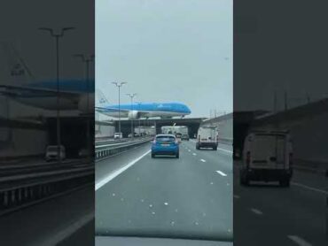 طياره تمر فوق سياره مستحيل 😱