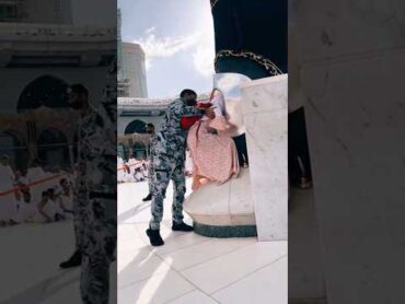girl kissing hajar aswadmadina makkah saudiaarbia naatnewnaatsharif2025
