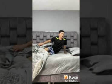 پسره پشماش ریخت😂😂💦💦  شاش دستشویی کون زن دختر تخت تیکتاک تیک تاک خنده طنز فان دوست دختر