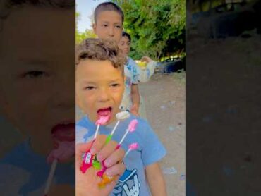 مسابش حاجه للطفل الحزين الباكي 😭😭💔😱🍭🍬🎈shorts funny cute comedy