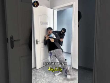 الطالب يتحدى معلمه خارج الصف! النتيجة مفاجئة!