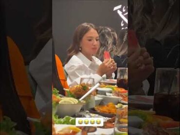 العالم كله بوكل سمك الا سارة 🍉🤣
