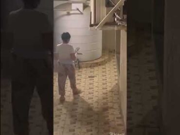 ديوث يصور اخته