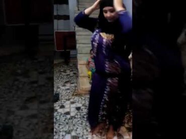 رقص واحده زى القمر بالعبايه واحلى فرحه فى البيت متحزمه وبترقص بلدى